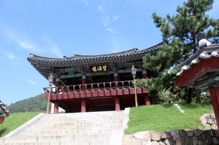 여수여행 :: 뚜벅이 여수여행 :: 조선시대의 객사 건물인 진남관(공사중) &  이순신광장