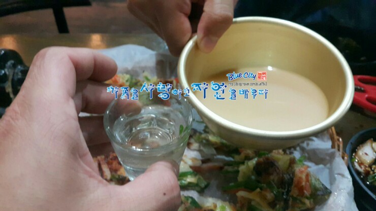  비오는날 주문진 막걸리열전에서 개가되자! ㅎㅎ 갬성 안주 맛집탐방- 해물파전, 어묵전골