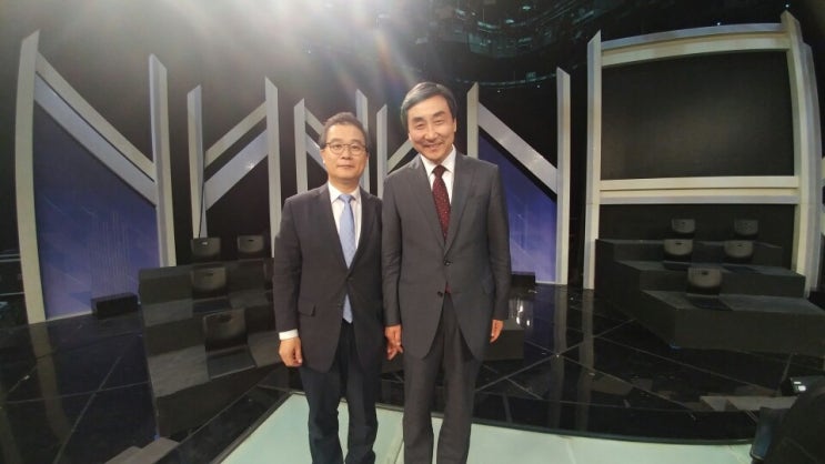  이건태 변호사, <생방송 심야토론> 잘 마쳤습니다.