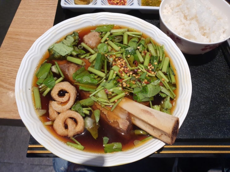  판교 현대백화점 푸드코트 맛집,먹거리-"탄탄면공방" 마라탄탄면,"닭재이김재환" 치킨,"쿤쏨차이" 갈비국밥, "팡파미유" 강릉 육쪽 마늘빵
