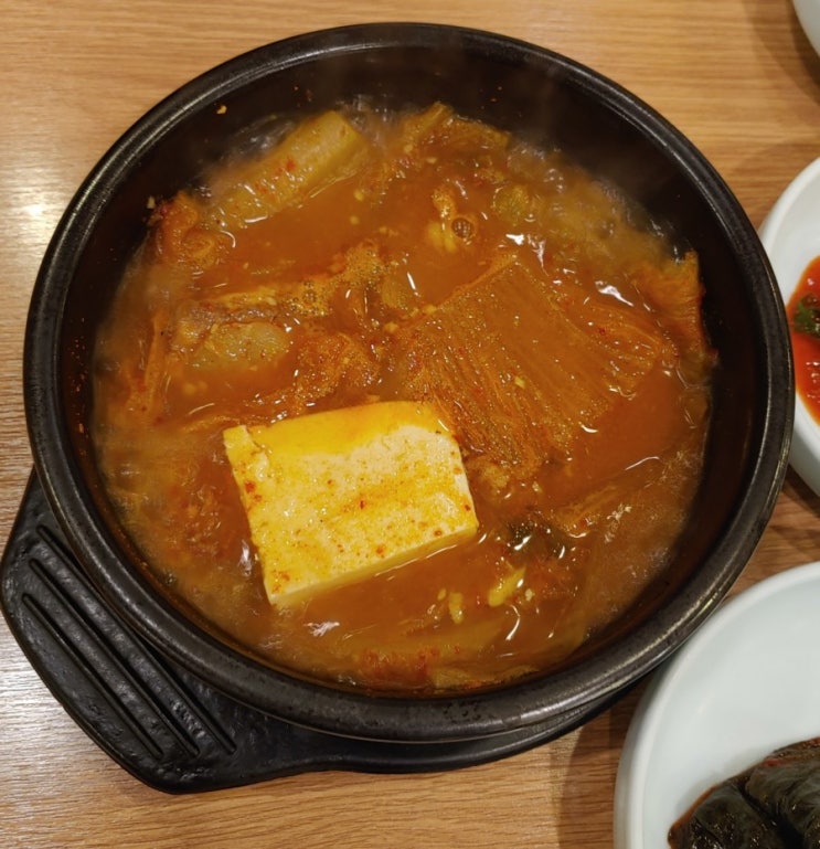  점심시간 청담동이라면 "현대정육식당" 김치찌개