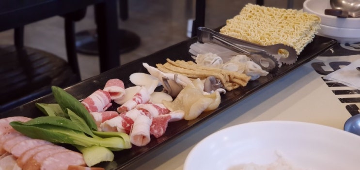  경기광주맛집 중대물빛공원 앞 수제햄과 사리가 가득 들어간 심슨부대찌개 마카로니샐러드도 무한으로~~