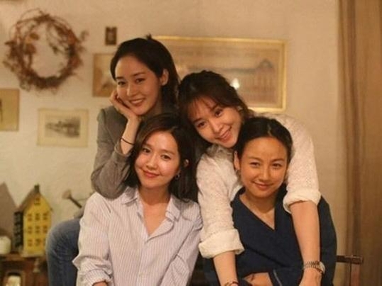  '캠핑클럽' 완전체 핑클,14년만 신곡으로 음원차트 1위