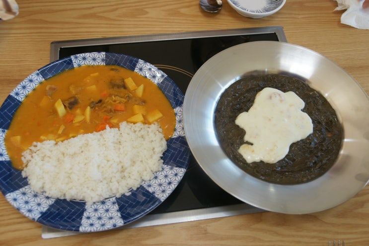  짜장면같은 크림파스타가 명물인 점심밥