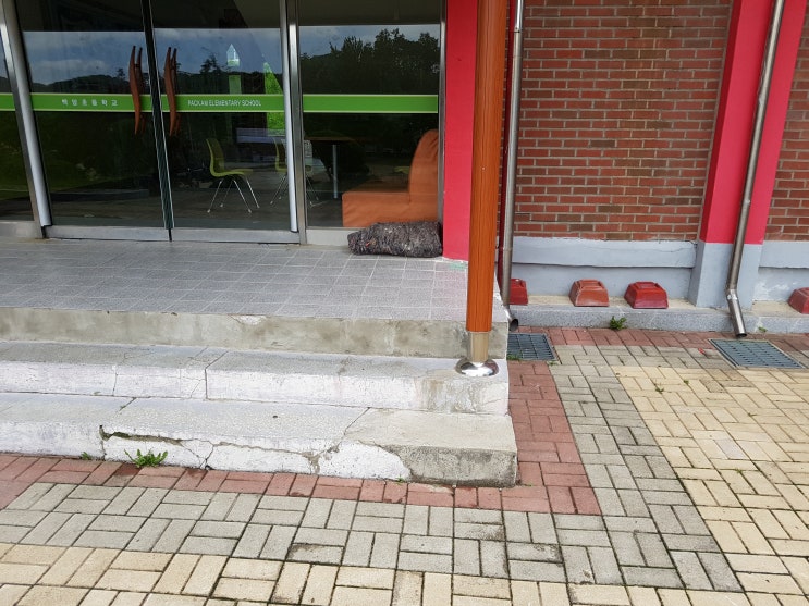 <b>장애인 경사로</b> 자기질 점자블럭 안내촉지도 설치... 