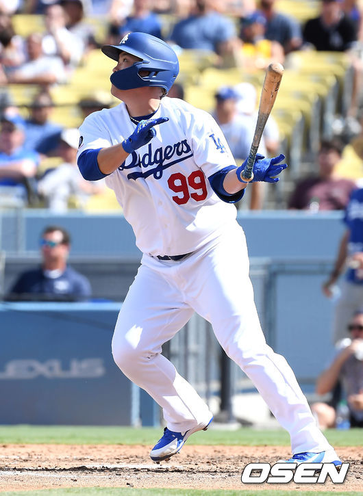  류현진, MLB 데뷔 첫 홈런 폭발! 다저스타디움 열광
