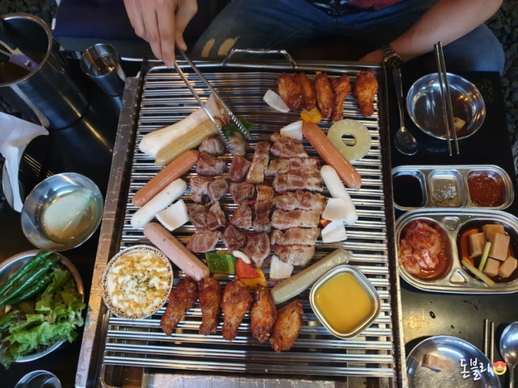  신논현고기집 신논현삼겹살 도심 속 캠핑 분위기나는 난장캠프