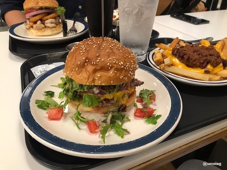 하남신세계백화점 맛집- 아이엠어버거 (스파이시 아보카도 버거)