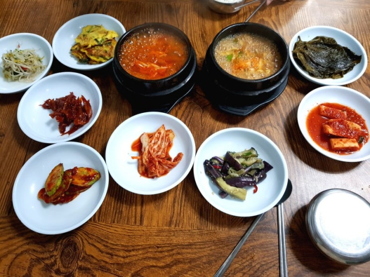 된장찌개? 김치찌개? 고민이 된다면, 갈매기섬식당으로 오세요!