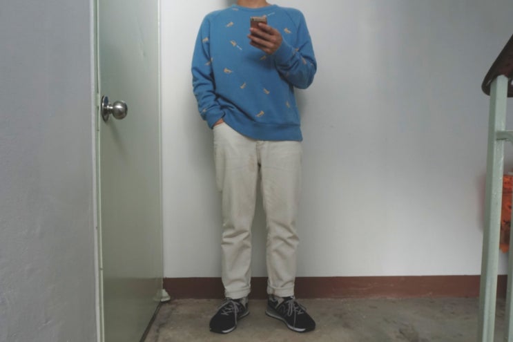  데일리룩 에잇세컨즈 맨투맨 258141TY2Q   / 레인(Laine) 크림진 / 뉴발란스 574