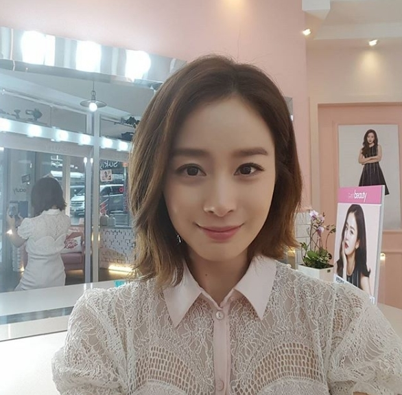  '비(정지훈)' 김태희', 단발 웨이브도 찰떡 소화하는 원조요정의 꽃미모
