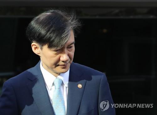  '우리가조국이다' 포털 실검 장악, 조 장관 자택 압수수색 불만 표출한 지지자들