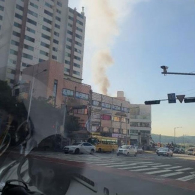 2보) 김포 요양병원 화재 사망자 2명으로 늘고 다친 분들도 36명으로 증가했습니다/최석태/ 2보) 김포 요양병원 화재 사망자 2명으로 늘고 다친 분들도 36명으로 증가했습니다/최석태/