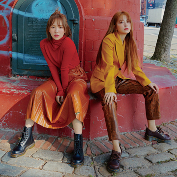  마리끌레르 레드벨벳 슬기 & 웬디 신발 화보 패션 속 닥터마틴 부츠, 슈즈 트렌디해!