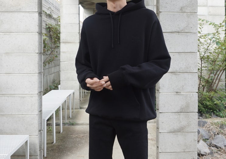  남자 후드티 크리스크리스티 블랙은 어디나 어울려
