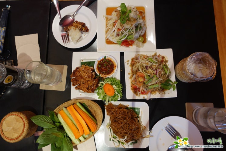 방콕 여행 먹거리 방콕 맛집 놀기 야시장 홀리슈림프부터 아이콘 시암 푸드코트, 쏨덤 더까지 태국음식 가득