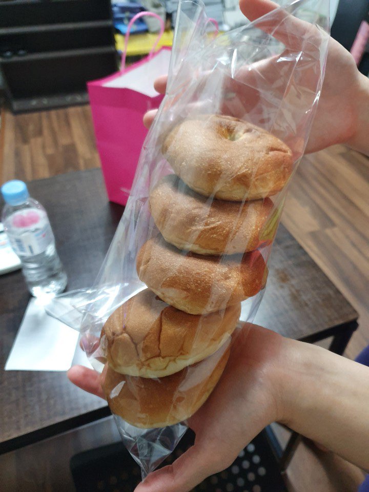  <방화역순수요가> 회원님 선물 ! 민지회원님께서 맛있는 빵을 선물해주셨어요^^! 