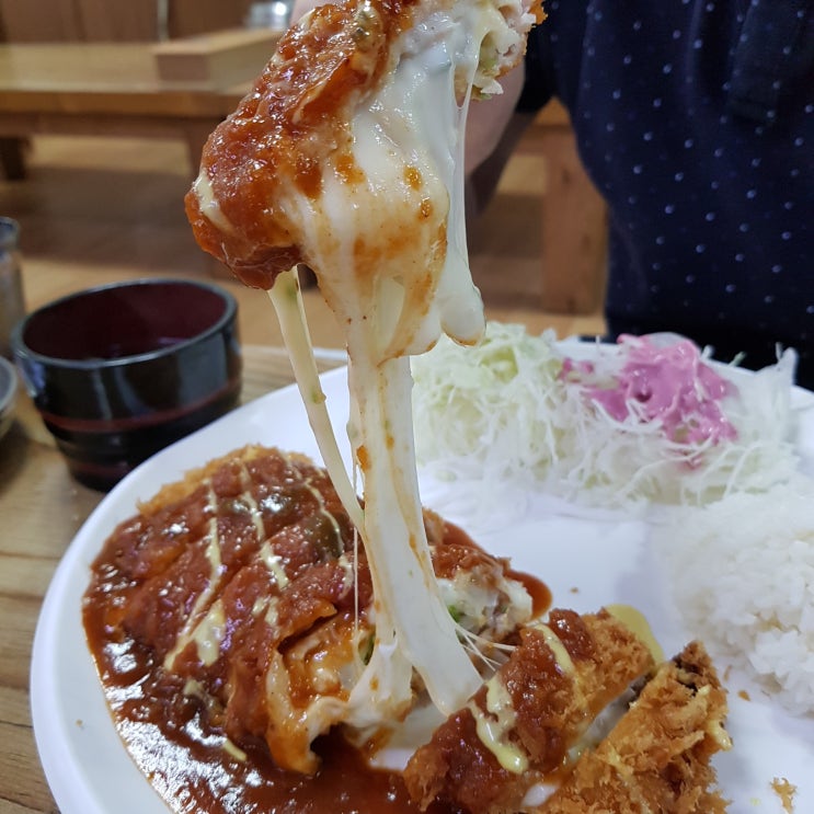 대구 서문시장 맛집 - 꽉 찬 치즈돈까스 '함지박'