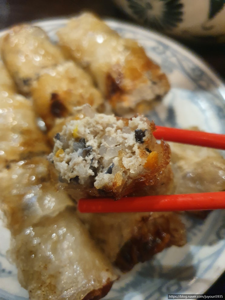 [합정] 뜨끈뜨끈 베트남 쌀국수와 바삭바삭 넴, 베트남 음식점 에머이 합정점