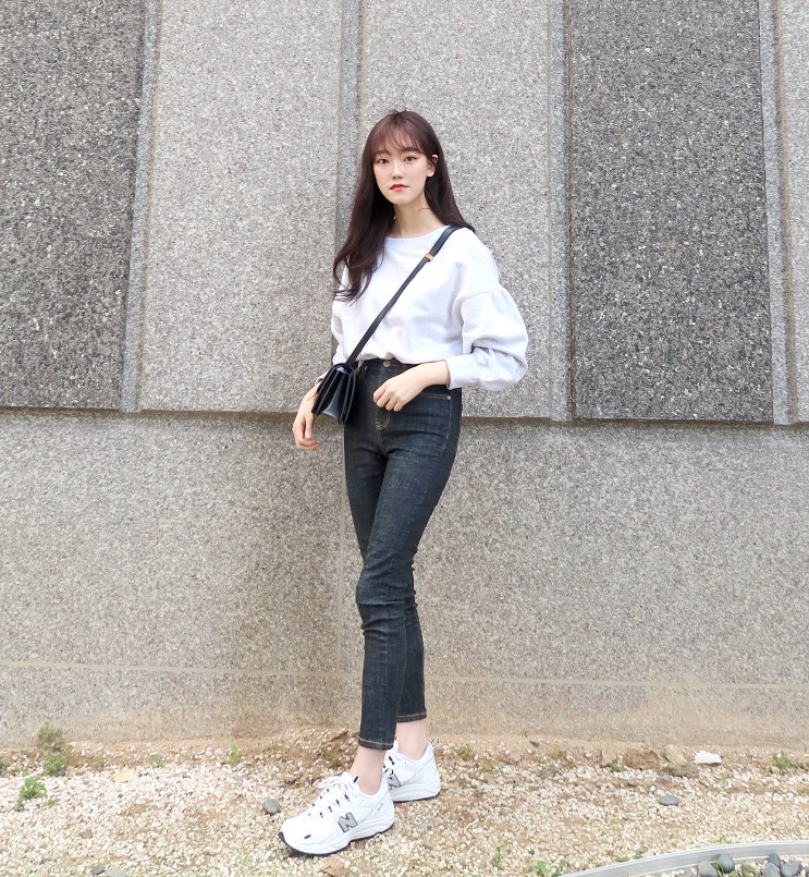  캠핑클럽 이진 옷 30대여성쇼핑몰 시크헤라 맨투맨 데일리로 딱 !