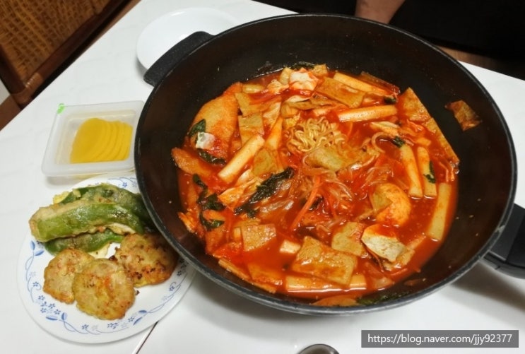  강남구청역점심[청담동떡볶이] 맛있게 매운 중독성 강한 떡볶이 맛집 찾았다