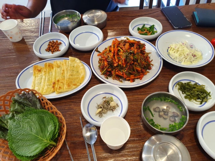  대구 별미 푸른회식당 가볼만한 곳 납작만두에 싸먹는 오징어무침회 맛집