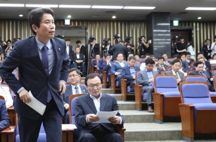 조국 난리나도 '내부총질' 없다, 민주당 단일대오 4가지 이유