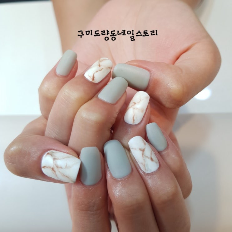  분위기 있는 대리석네일