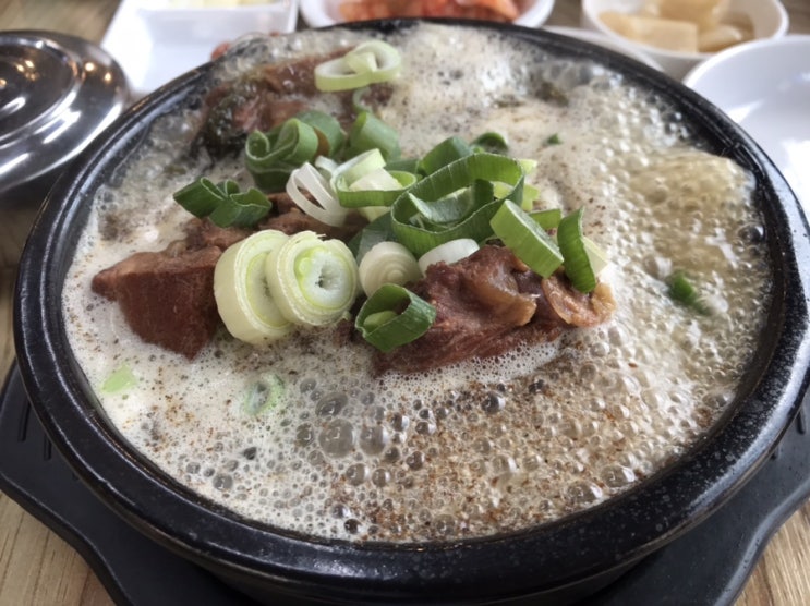 송림동맛집, 송림쇼핑몰에 위치한 풍성한 뼈다귀해장국전문점에 가다