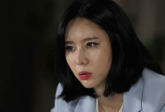  경찰, '장자연 사건' 증인 윤지오 체포영장 신청