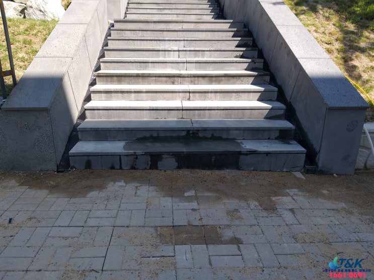  대구청소업체 현무암 돌 백화제거 경일대학교 시공