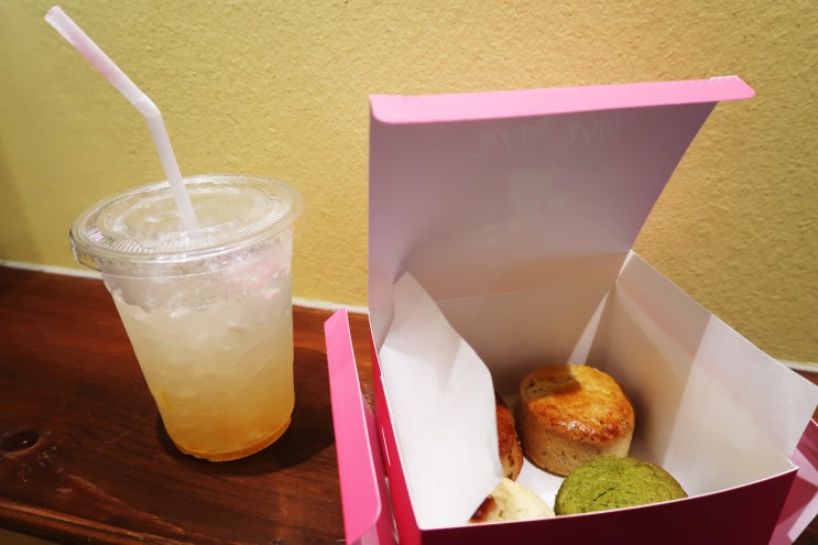  방콕 스콘맛집 아리역 Witty Ville Ari