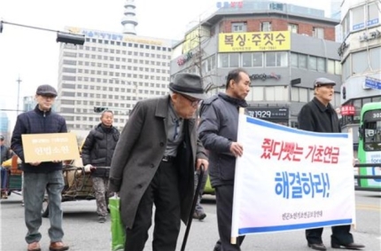 줬다 뺏는 기초연금, 이젠 해결하자! 줬다 뺏는 기초연금, 이젠 해결하자!