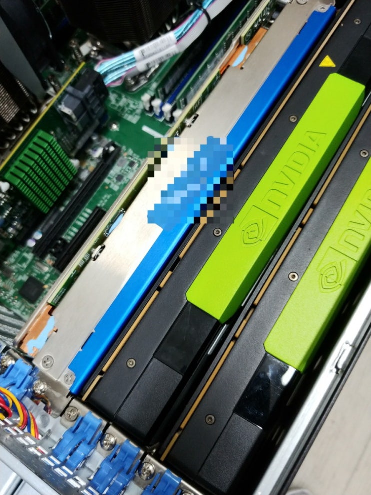 머신러닝 딥러닝 Intel E5-2698v3 과 Intel Xeon Phi 와 Tesla P100 1대의 빅데이터 서버