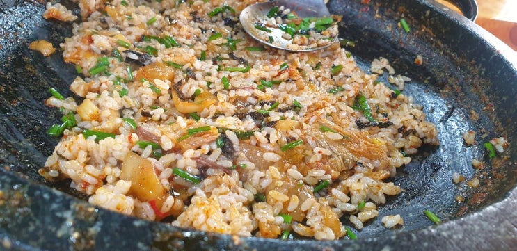  충주 맛집 주덕 옹기장터에 왔습니다.