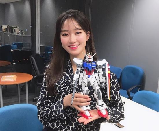  주시은 아나운서, 건담 프라모델 완성 인증샷 “#쁨쁨 #이쁨”