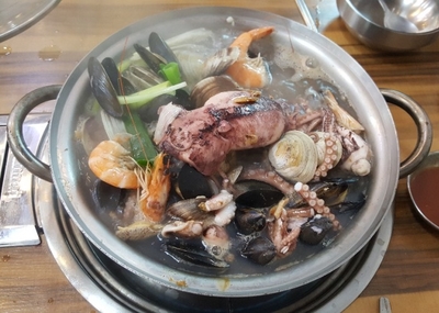  최피디 해물칼국수 - 청주 남이면 []