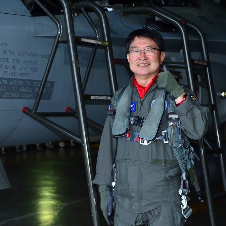 10월 1일 국군의날 공휴일 평일 앞두고 백승주 의원 FA-50 파이팅 이글 탑승