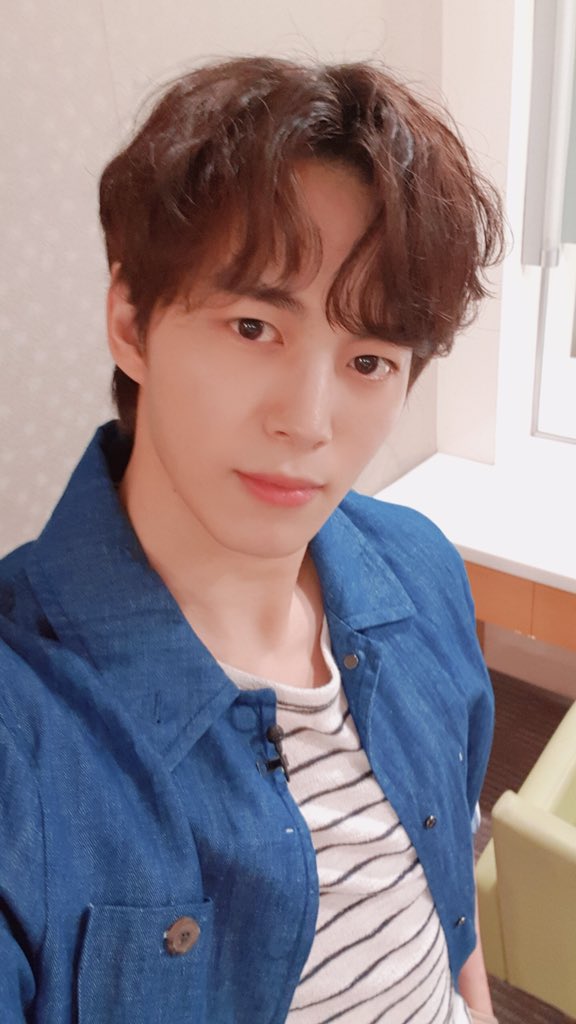  나는 로빅이다. 잠시 후 밤 11시 Mnet #러브캐처2 에서 #홍빈 요원과 만나자. [이상, RT작전 실행하라!]#빅스 #VIXX #HONGBIN #이홍빈