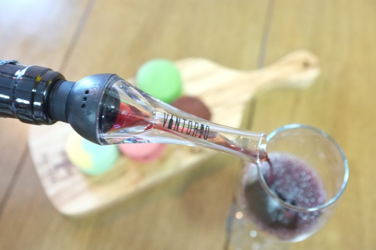 와인에어레이터로 와인의 맛과 향을 깨우자: 빈토리오 와인액세서리
