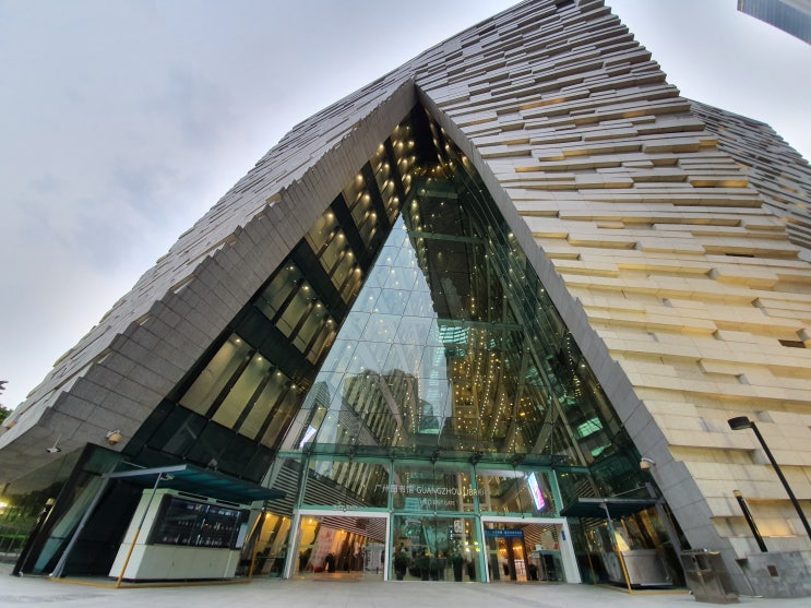  21세기 도서관은 쇼핑몰? : 광저우도서관(广州图书馆, Guangzhou Library)