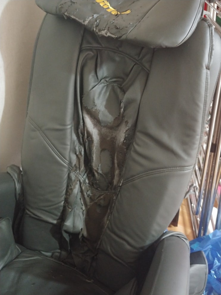  천연 가죽 보수 스티커로 안마의자 보수 했어요