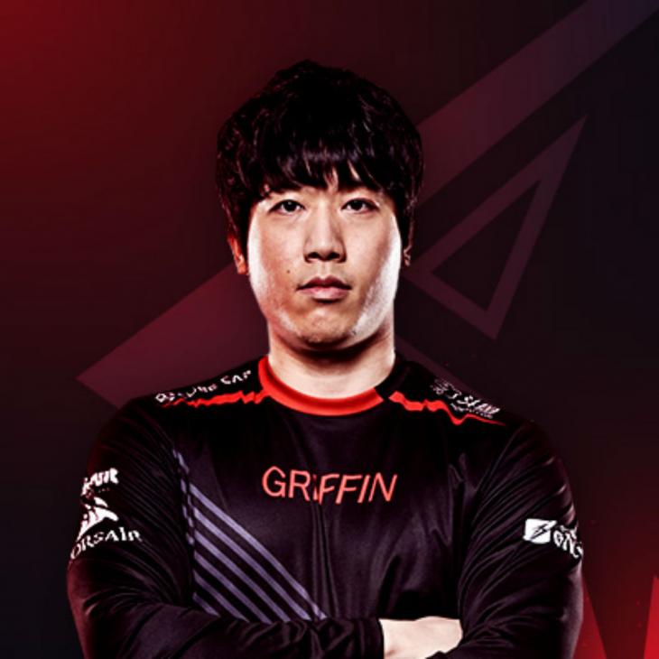  롤드컵 참가 2주 앞둔 그리핀, 씨맥 김대호 감독 경질?