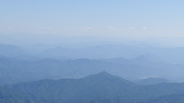 화악산 턱 밑 중턱 중봉에서 바라본 풍경