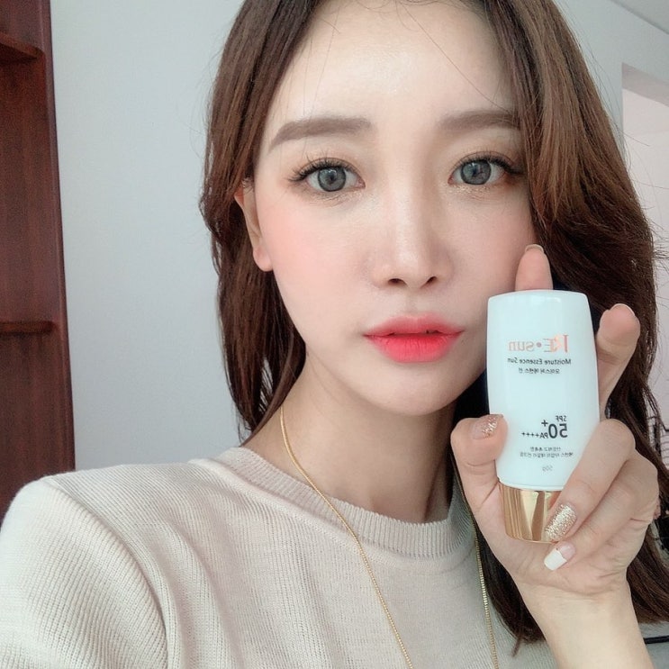  건성용 수분선크림 촉촉한 재생자외선차단제로 피부 보호하자