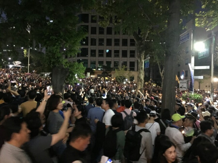 서초동 촛불집회 (150만명 운집)