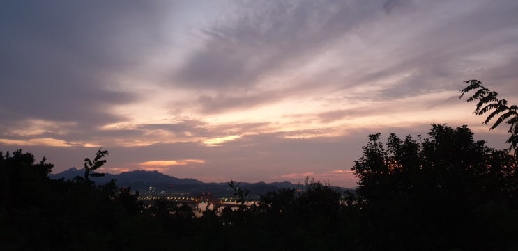  장엄한 개화산의 일출.