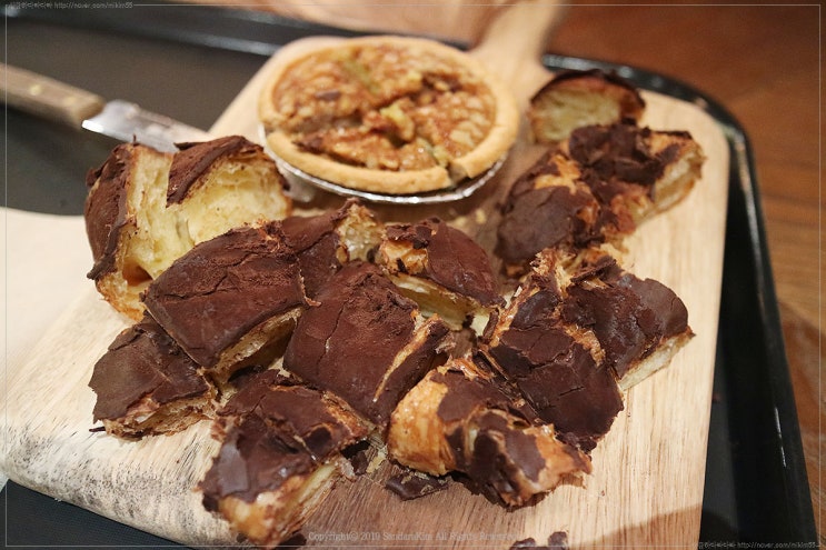 포항 양덕 카페 우즈베이커리 / 맛있는 빵이 한가득 있는 넓디 넓은 카페