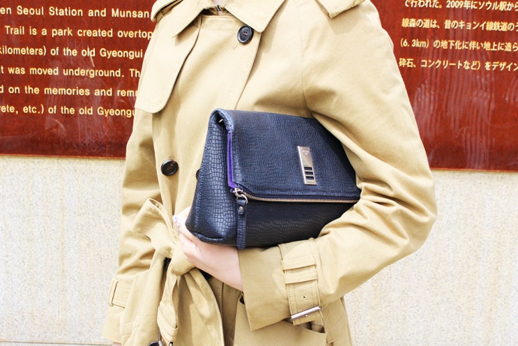  클래식감성의 디자이너 가방 Blouson Clutch-Bag