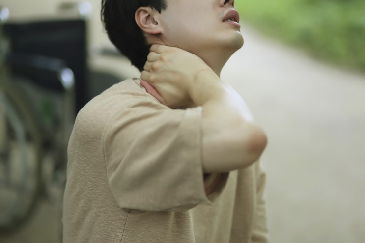  어깨관절탈구 어떻게 해야할지 고민된다면?